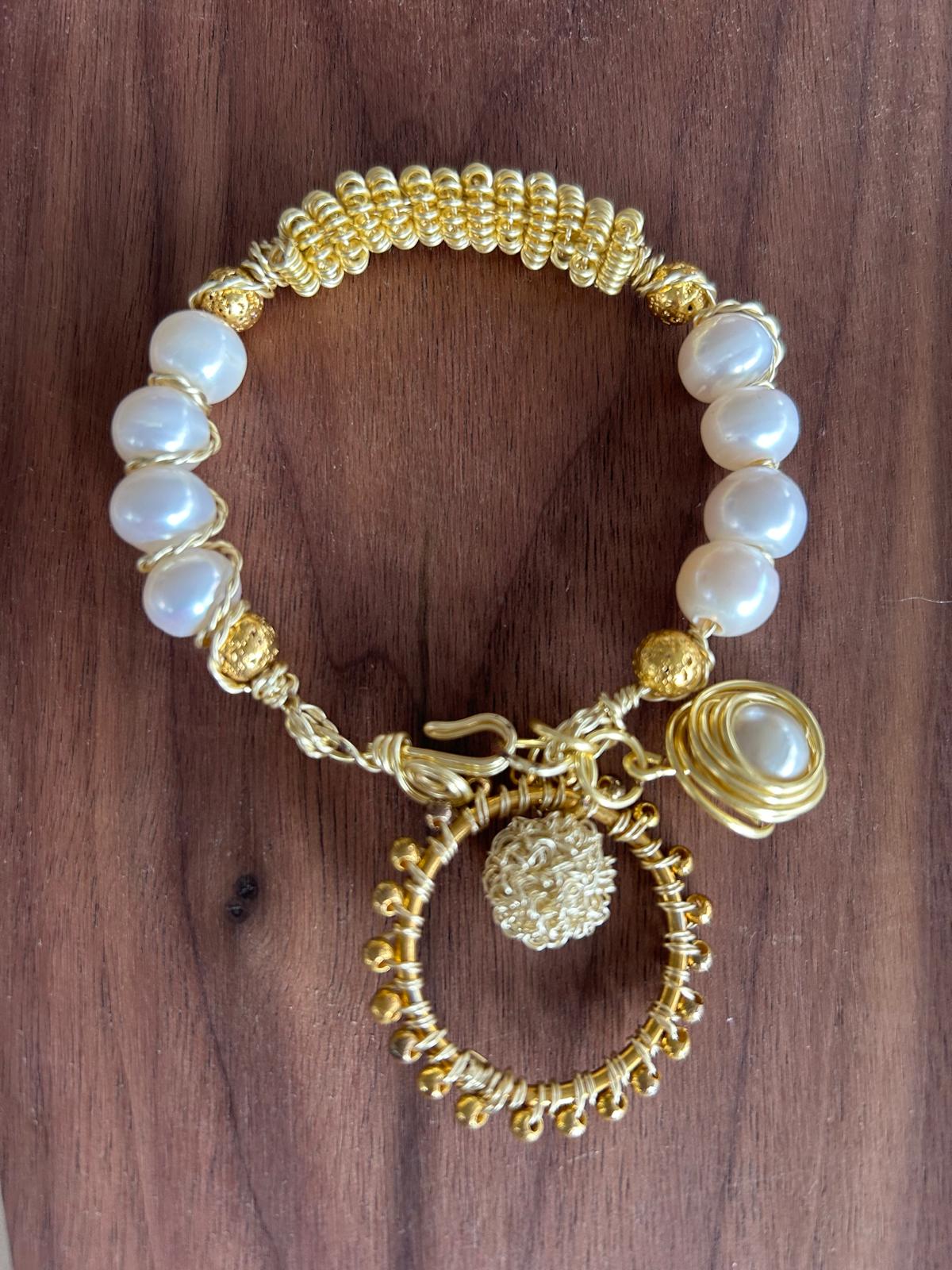 Golden Pearl Elegance Bracelet