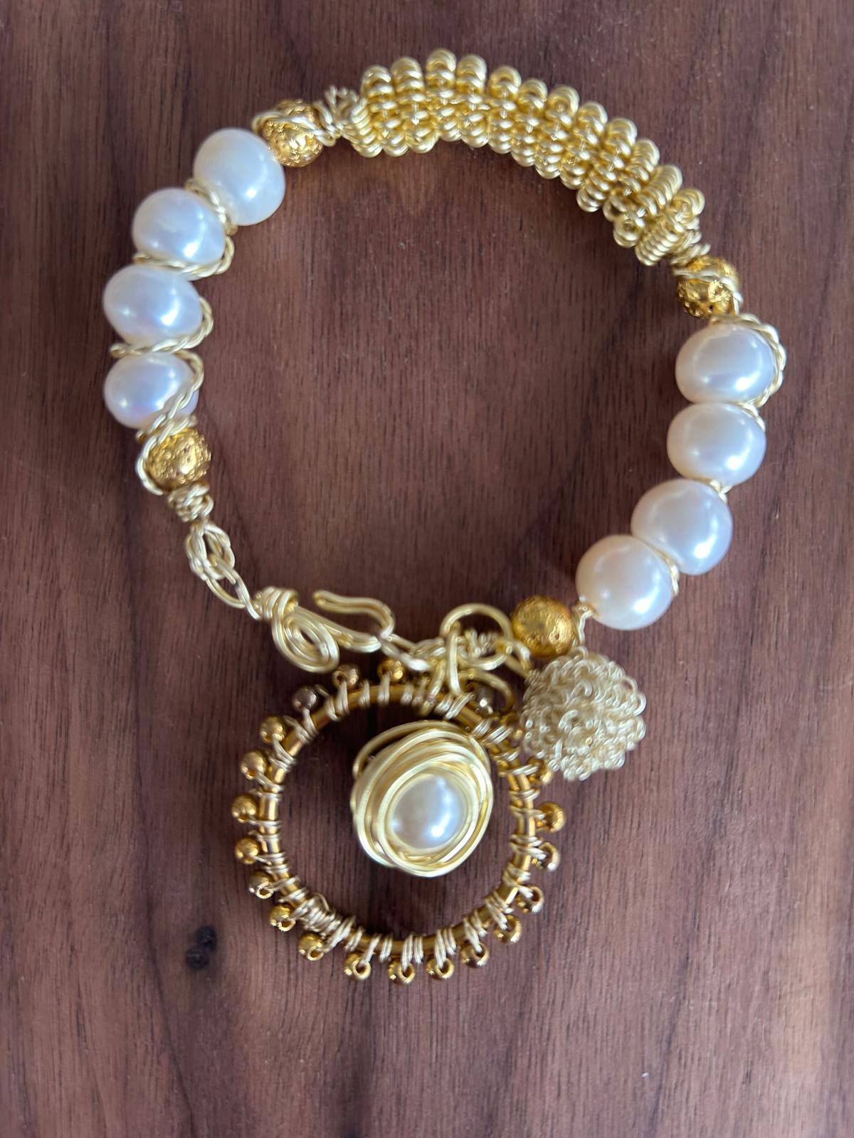 Golden Pearl Elegance Bracelet